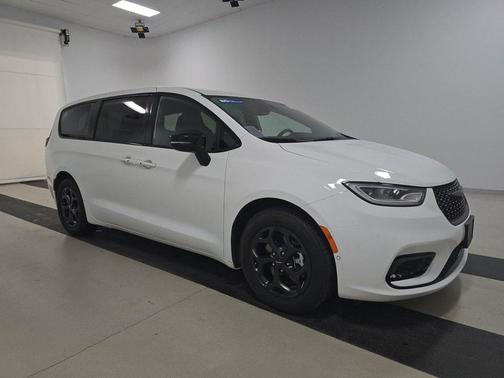 2024 Chrysler Pacifica Hybrid S Appearance Pkg