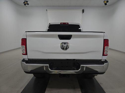 2022 RAM 2500 Tradesman Crew Cab 4x4 6'4' Box