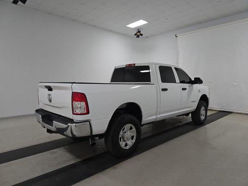 2022 RAM 2500 Tradesman Crew Cab 4x4 6'4' Box