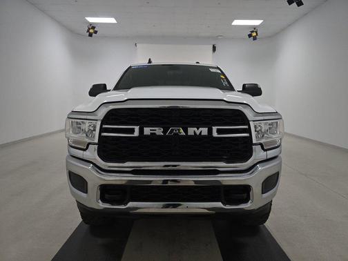 2022 RAM 2500 Tradesman Crew Cab 4x4 6'4' Box