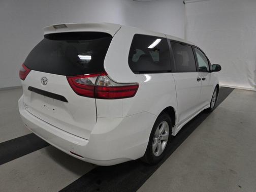 2020 Toyota Sienna SE