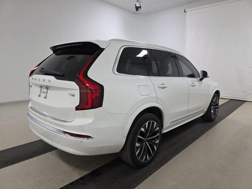 2025 Volvo XC90 Plug-In Hybrid T8 Plus 6-Seater