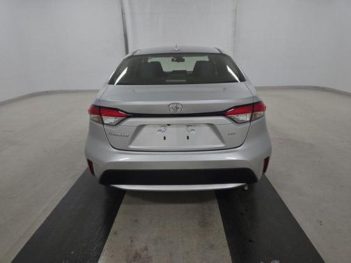 Classic Silver Metallic 2022 Toyota Corolla LE CVT (Natl)