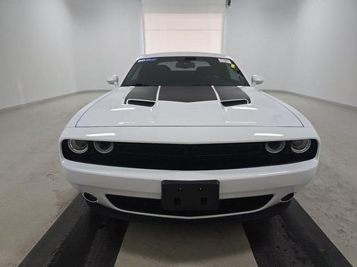 White Knuckle Clearcoat 2023 Dodge Challenger SXT RWD