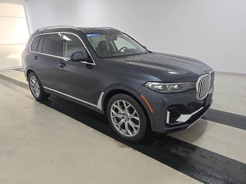 Arctic Grey Metallic 2022 BMW X7 xDrive40i Sports Activity Vehicle