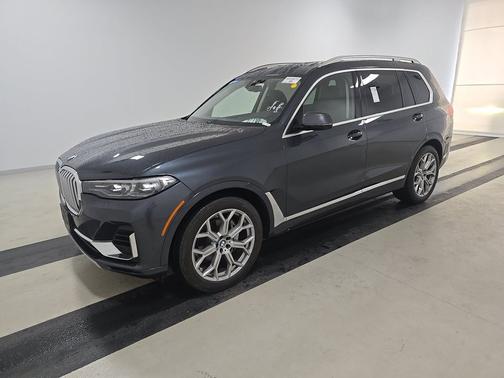 Arctic Grey Metallic 2022 BMW X7 xDrive40i Sports Activity Vehicle