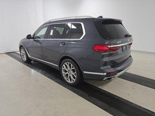 Arctic Grey Metallic 2022 BMW X7 xDrive40i Sports Activity Vehicle