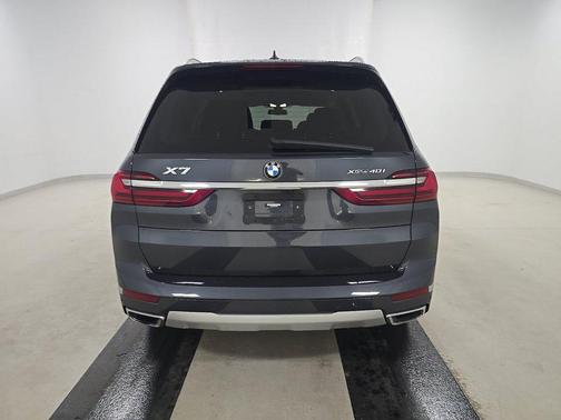 Arctic Grey Metallic 2022 BMW X7 xDrive40i Sports Activity Vehicle