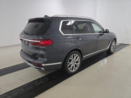 Arctic Grey Metallic 2022 BMW X7 xDrive40i Sports Activity Vehicle