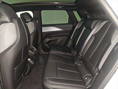 2024 Cadillac LYRIQ Tech w/1SA
