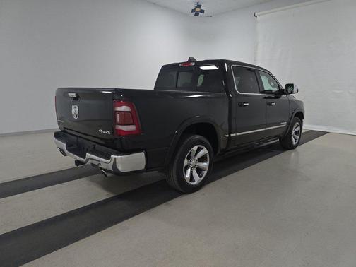 Diamond Black Crystal Pearlcoat 2019 RAM 1500 Limited 4x4 Crew Cab 5'7" Box