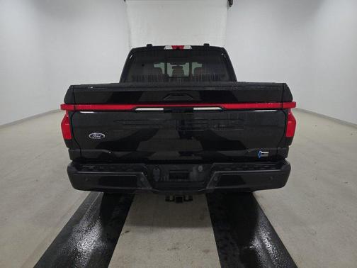 2023 Ford F-150 Lightning LARIAT 4WD SuperCrew 5.5' Box