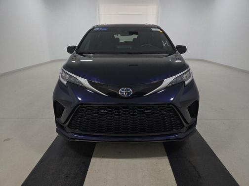 2022 Toyota Sienna XSE 7 Passenger