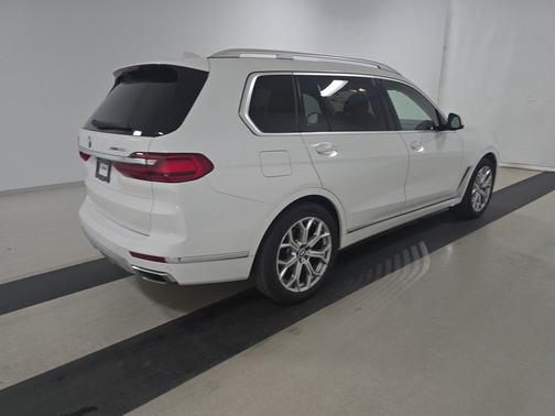 Alpine White 2022 BMW X7 xDrive40i Sports Activity Vehicle