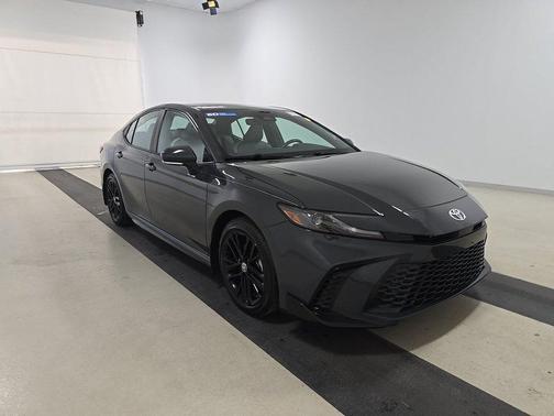 Underground 2025 Toyota Camry SE (Natl)