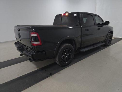 Diamond Black Crystal Pearlcoat 2021 RAM 1500 Laramie 4x2 Crew Cab 5'7" Box