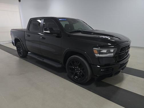 Diamond Black Crystal Pearlcoat 2021 RAM 1500 Laramie 4x2 Crew Cab 5'7" Box