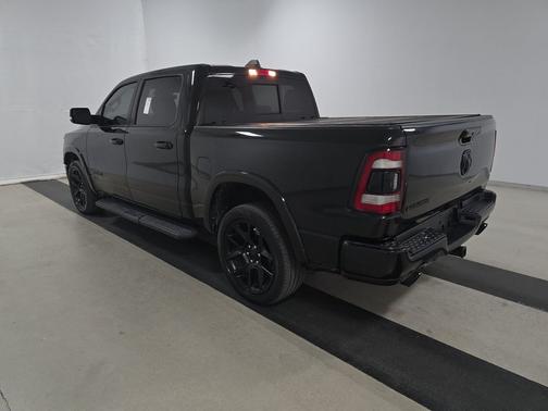 Diamond Black Crystal Pearlcoat 2021 RAM 1500 Laramie 4x2 Crew Cab 5'7" Box