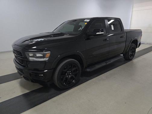 Diamond Black Crystal Pearlcoat 2021 RAM 1500 Laramie 4x2 Crew Cab 5'7" Box