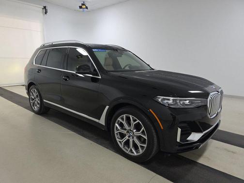 Jet Black 2022 BMW X7 xDrive40i Sports Activity Vehicle