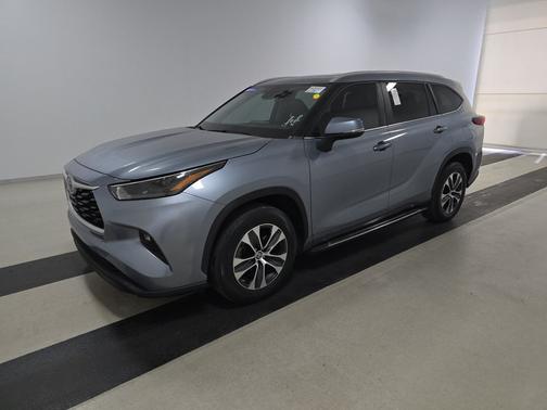 Moon Dust 2023 Toyota Highlander Hybrid XLE FWD (Natl)