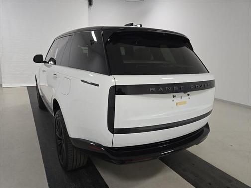 2025 Land Rover Range Rover P550e Autobiography