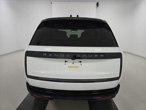 2025 Land Rover Range Rover P550e Autobiography