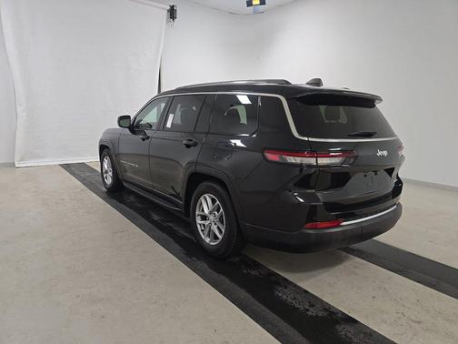 Diamond Black Crystal Pearlcoat 2023 Jeep Grand Cherokee L Laredo 4x2