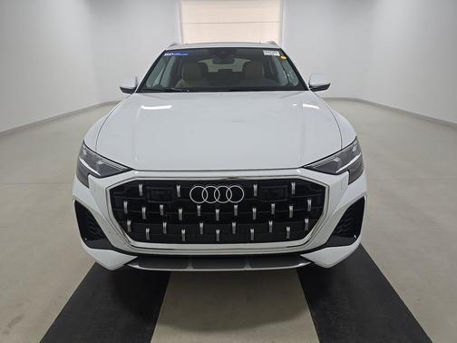 Glacier White Metallic 2025 Audi Q8 Premium Plus 55 TFSI quattro