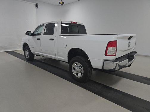 2022 RAM 2500 Tradesman Crew Cab 4x4 6'4' Box