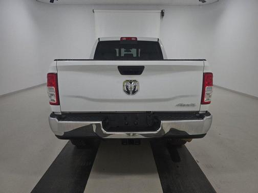 2022 RAM 2500 Tradesman Crew Cab 4x4 6'4' Box