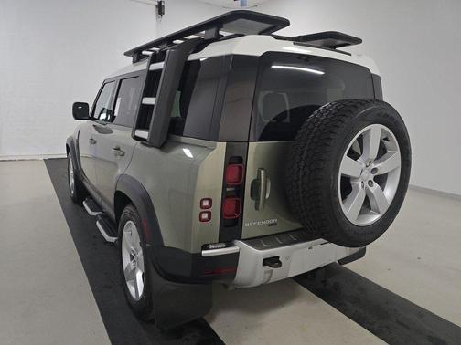 2022 Land Rover Defender 110 SE