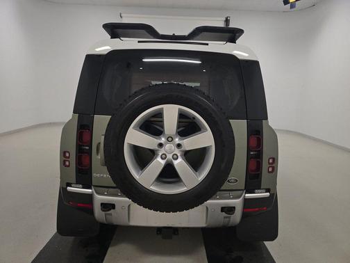 2022 Land Rover Defender 110 SE