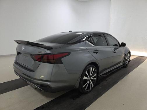 2020 Nissan Altima SR FWD