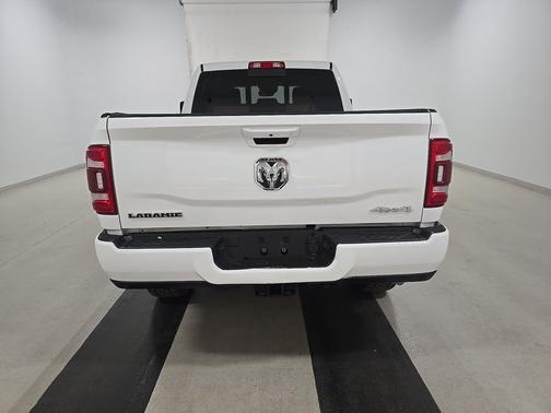 Bright White Clearcoat 2024 RAM 2500 Laramie 4x4 Crew Cab 6'4" Box