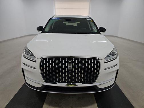 Pristine White Metallic Tri-Coat 2023 Lincoln Corsair Reserve AWD