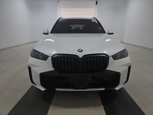 Alpine White 2024 BMW X5 xDrive40i Sports Activity Vehicle