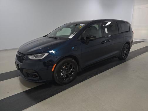 Fathom Blue Pearlcoat 2023 Chrysler Pacifica Hybrid Limited FWD