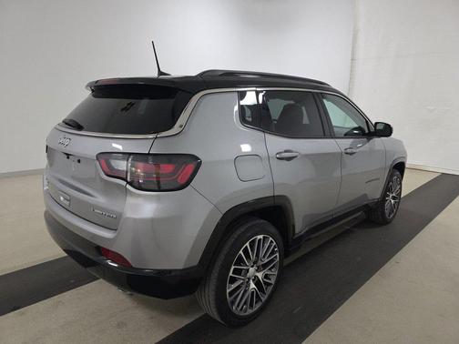 Billet Silver Metallic Clearcoat 2022 Jeep Compass Limited 4x4