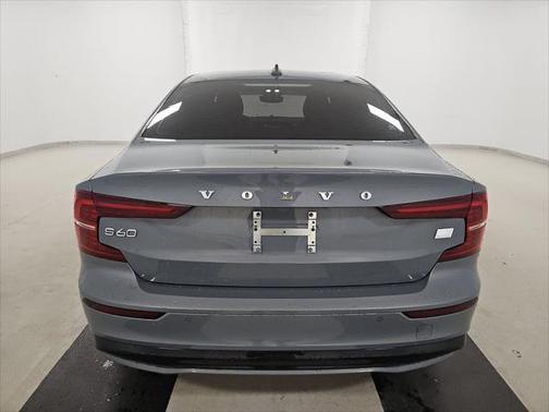 2023 Volvo S60 Recharge Plug-In Hybrid T8 Ultimate Dark Theme