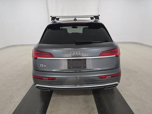 Daytona Gray Pearl Effect 2023 Audi Q5 S line Premium 45 TFSI quattro