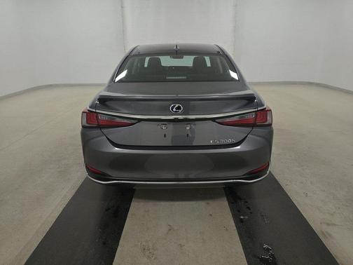 2021 Lexus ES 300h Base