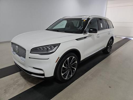 Ceramic Pearl Metallic Tri-Coat 2023 Lincoln Aviator Reserve RWD