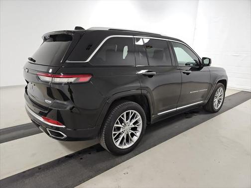 2022 Jeep Grand Cherokee Summit