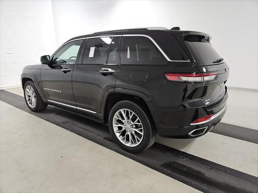 2022 Jeep Grand Cherokee Summit