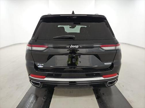 2022 Jeep Grand Cherokee Summit