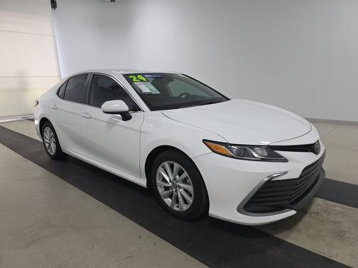 Ice Cap 2024 Toyota Camry LE Auto (Natl)