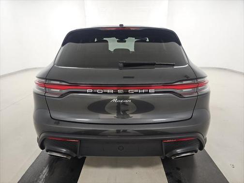 2022 Porsche Macan Turbo