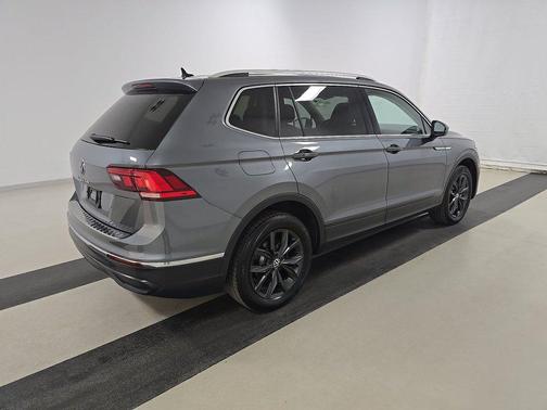 Platinum Gray Metallic 2024 Volkswagen Tiguan 2.0T SE FWD