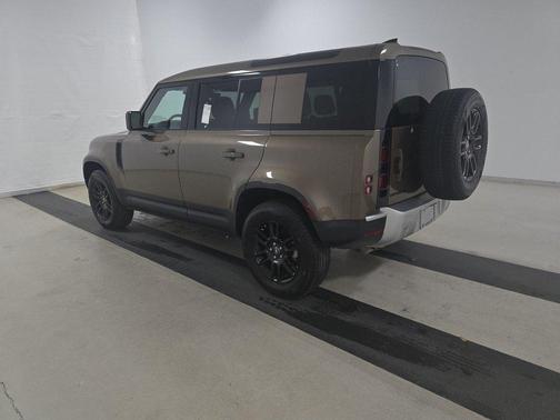 2025 Land Rover Defender 110 P300